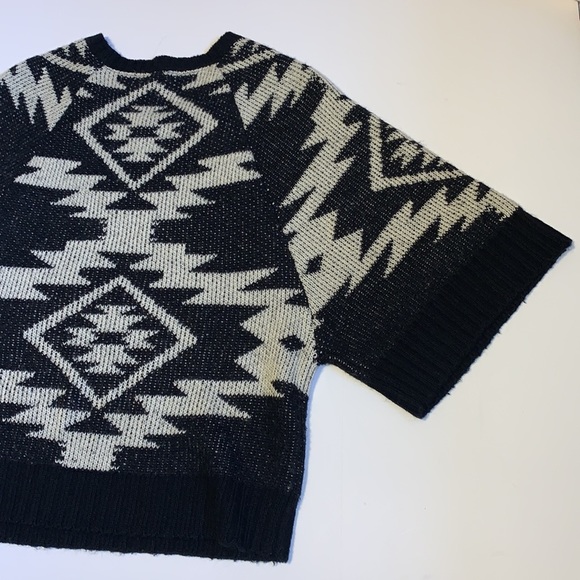 Dex Black and Grey Tribal Pattern Batwing Sweater - Women’s Size Small - Picture 7 of 10